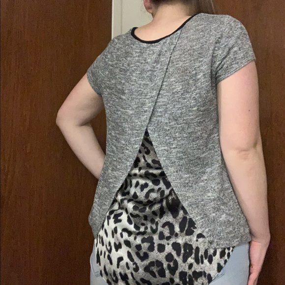 Grey leopard print split back shirt size large - Picture 3 of 7